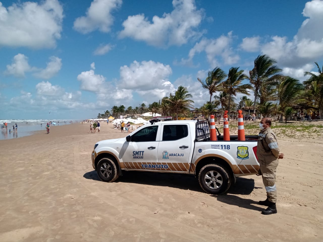 Circulação de veículos entre a praia da Aruana e o Viral está proibida em tempo integral - SMTT Aracaju
